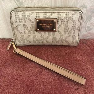 💖 Michael Kors Zip-Around Wallet 💖